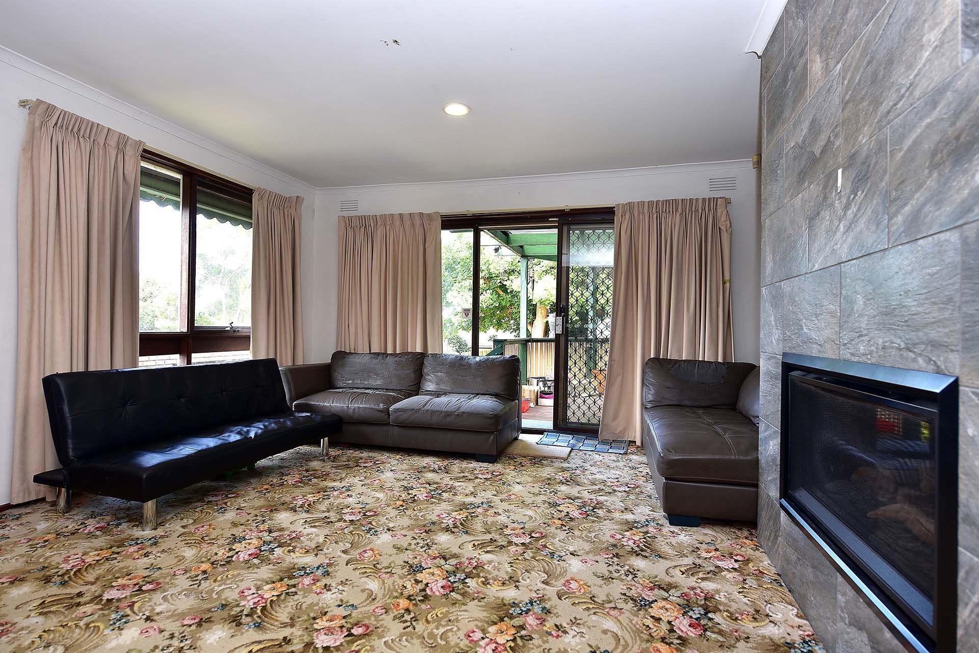 25 Silverton Drive, Ferntree Gully image 2