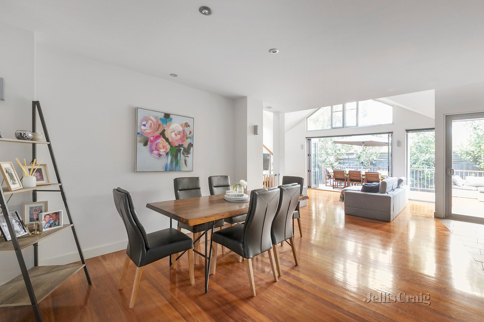 2/5 Small Road, Bentleigh image 2
