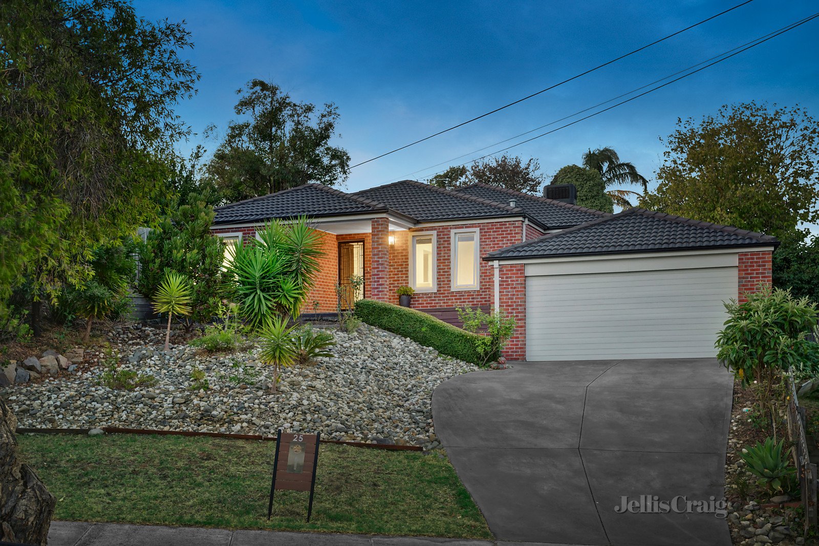 25 Snow Gum Road, Doncaster East image 1