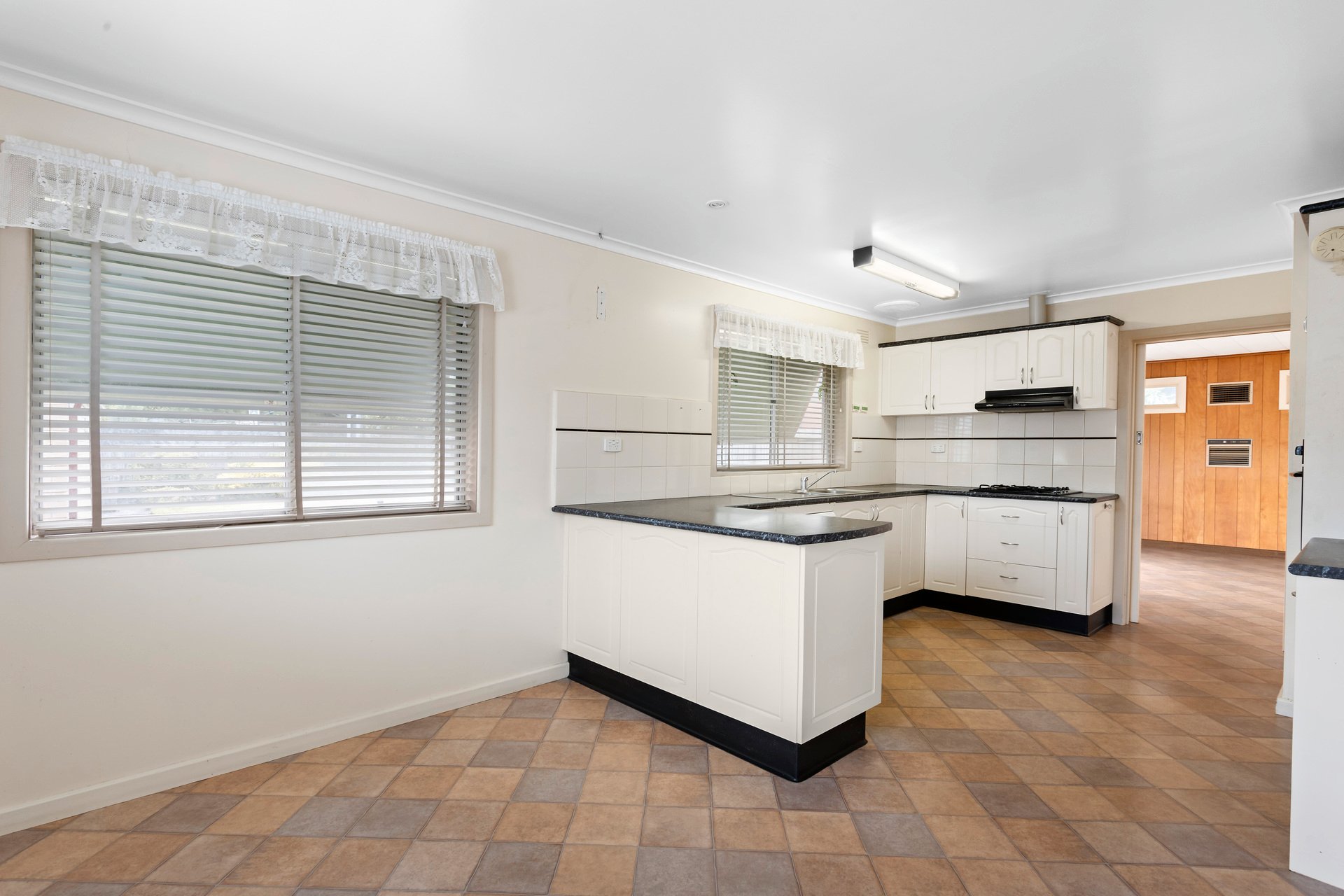 Property Gallery Thumbnail 8