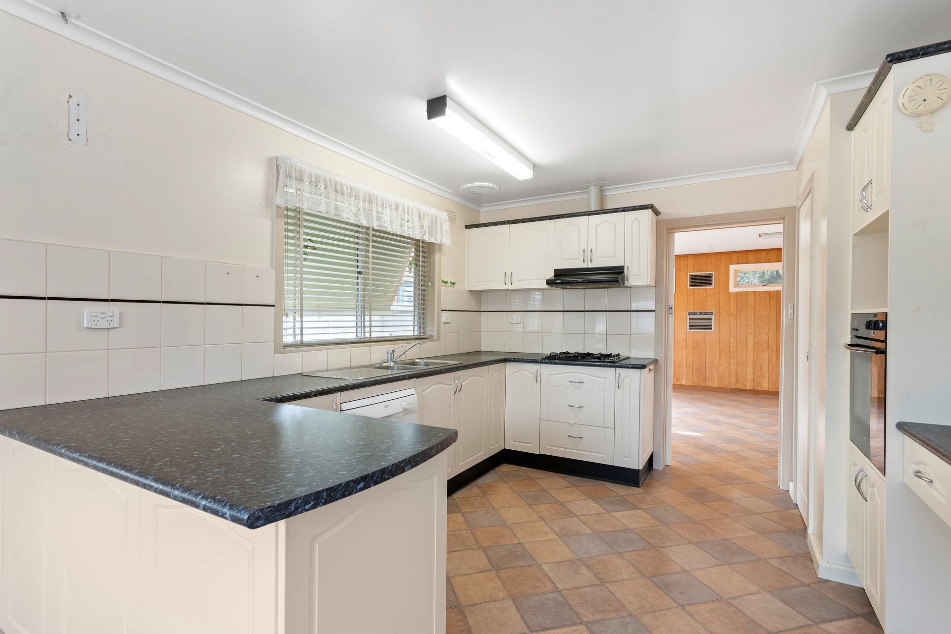 Property Gallery Thumbnail 9