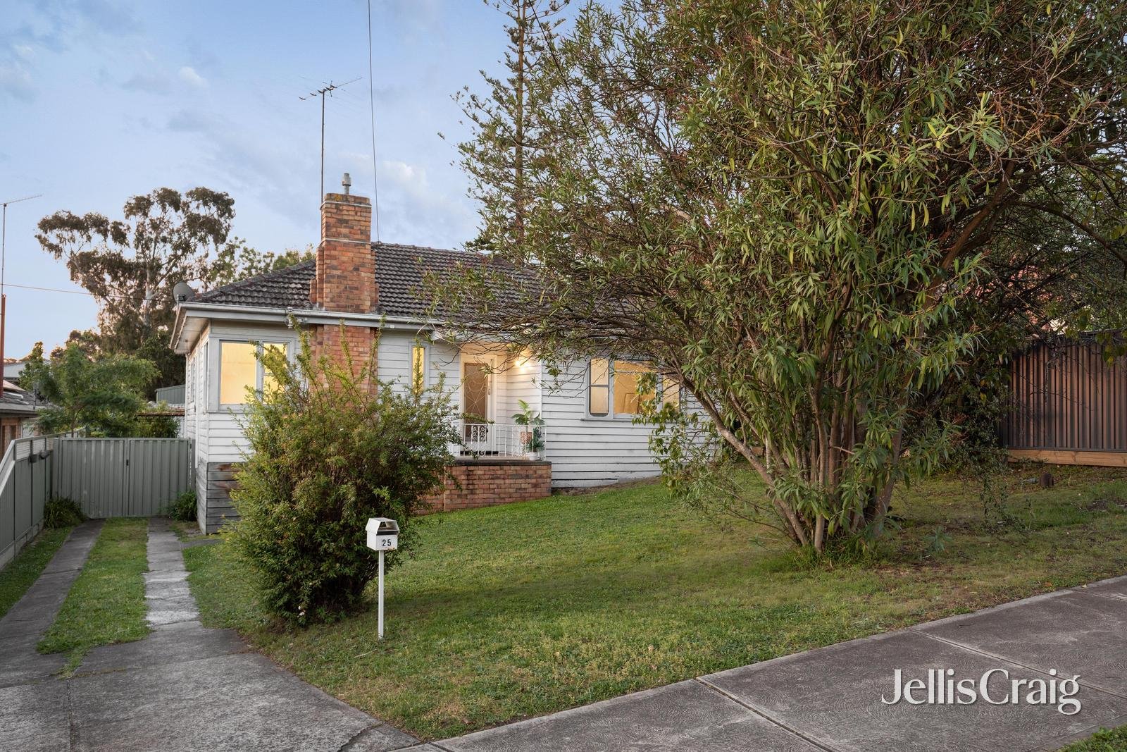 25 St Andrews Avenue, Rosanna image 2