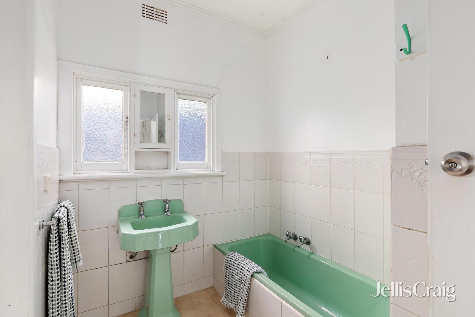 25 St Andrews Avenue, Rosanna image 8