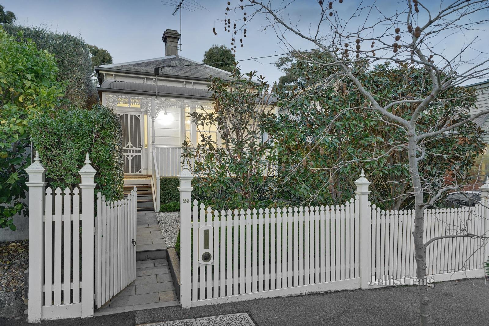 25 St Johns Avenue, Camberwell image 1