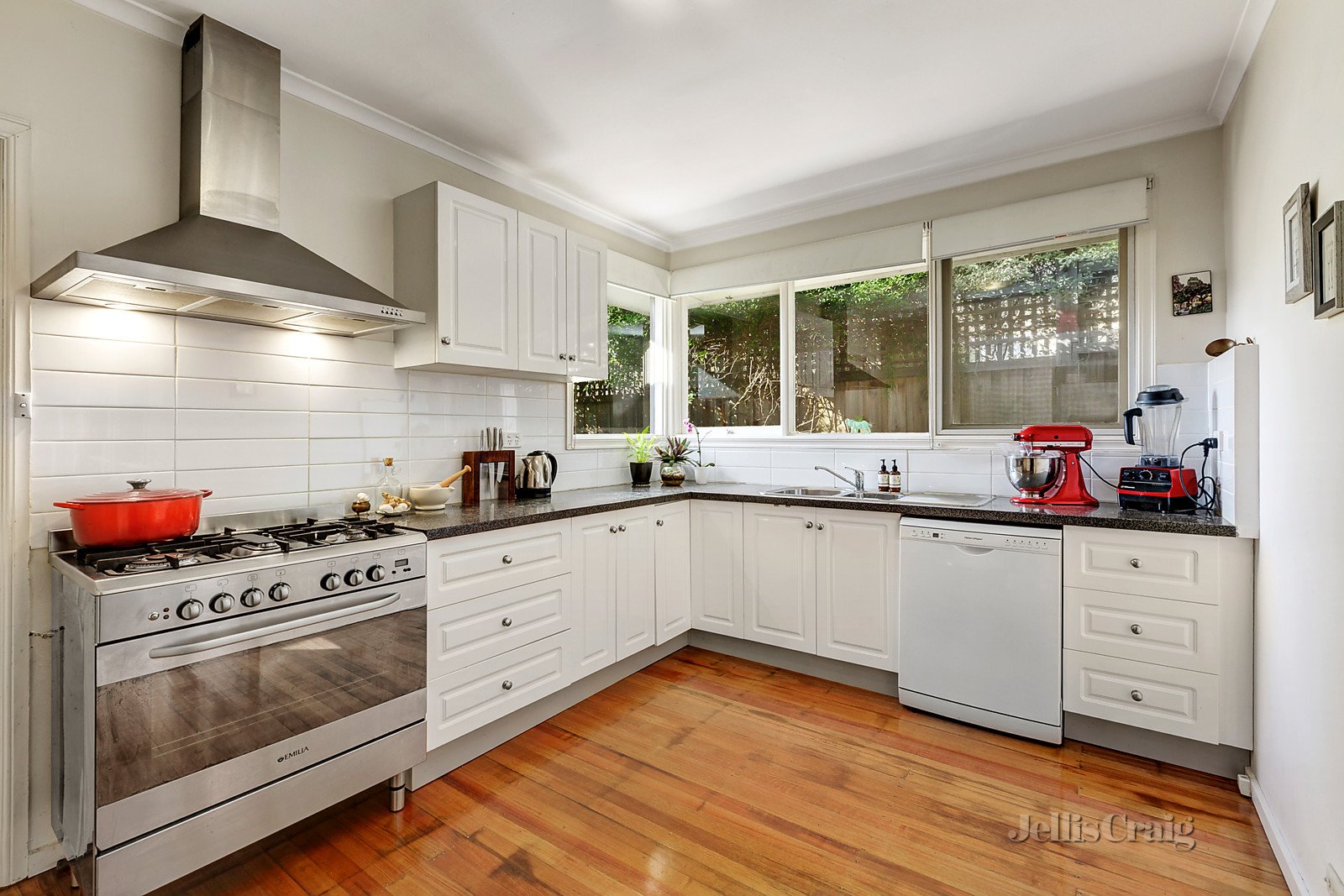 2/5 Stornoway Road, Camberwell image 4