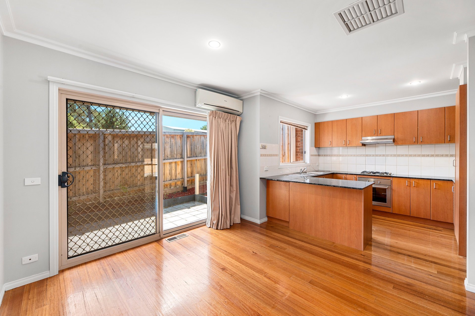 2/5 Sunray Court, Donvale image 3