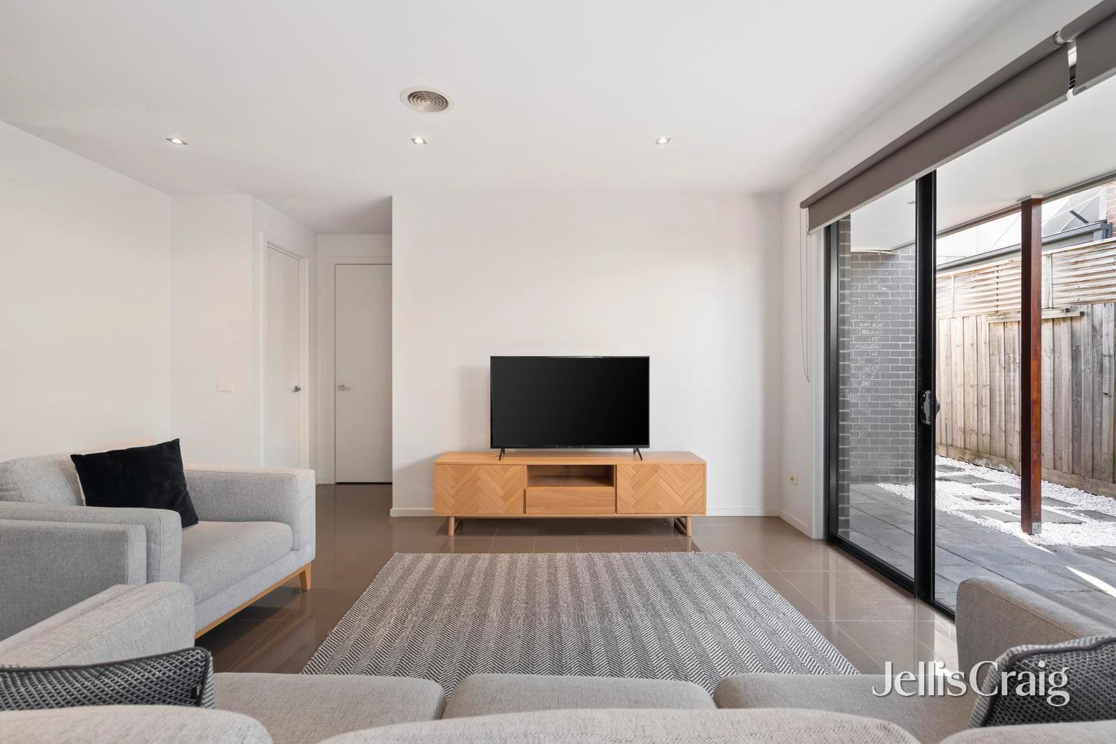 2/5 Talford Street, Doncaster&nbsp;East image 3