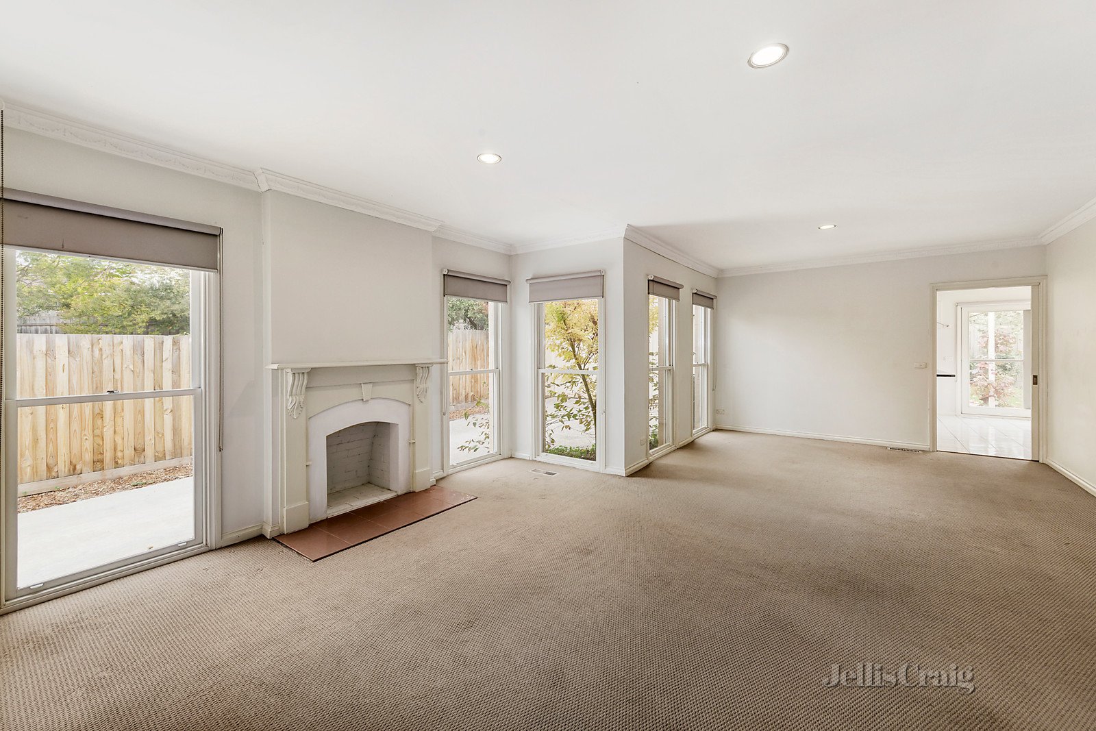 2/5 The Rialto West, Malvern East image 3