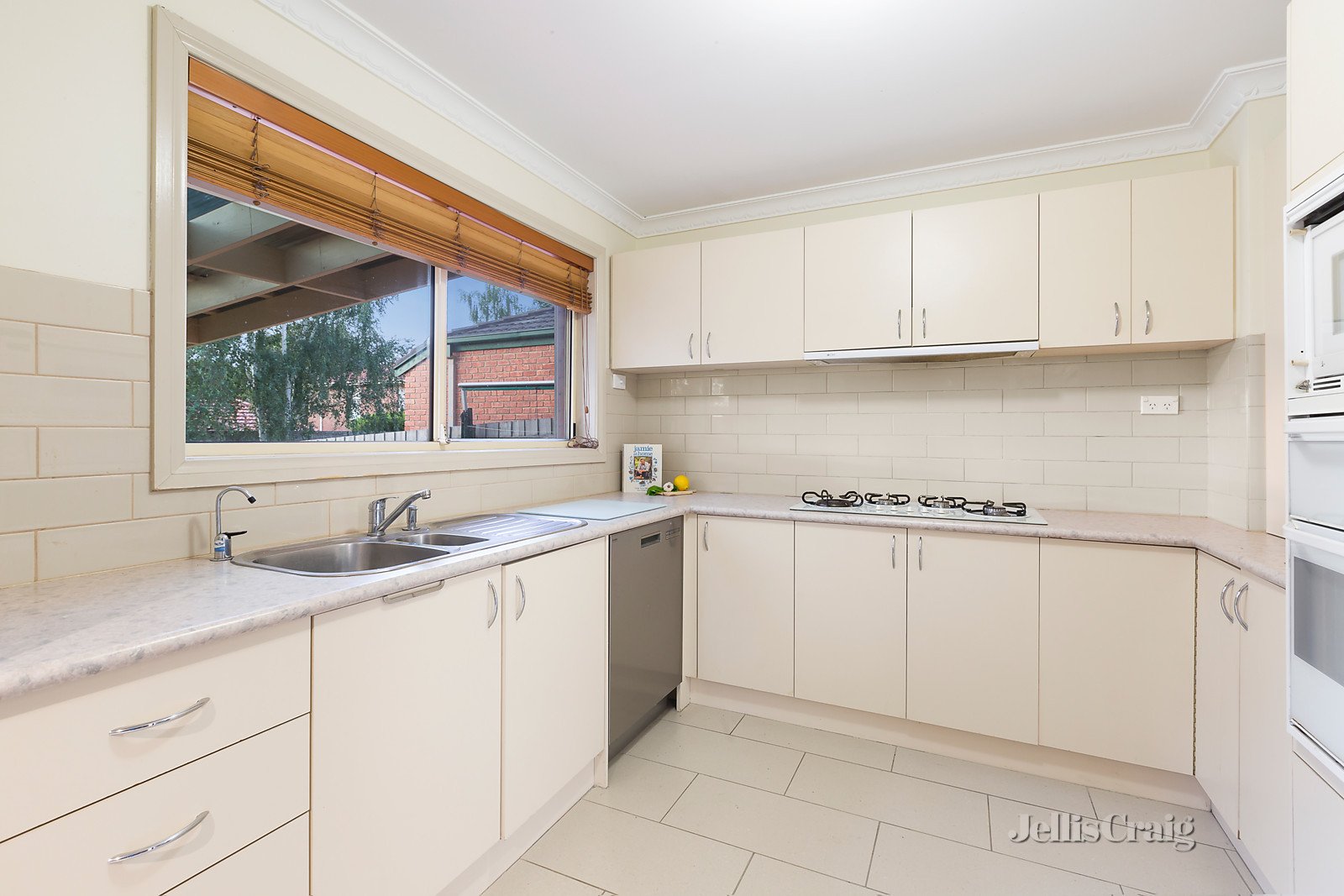 25 Trafalgar Crescent, Bundoora image 4