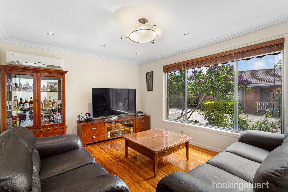 2/5 Travellyn Court, Blackburn South image 2