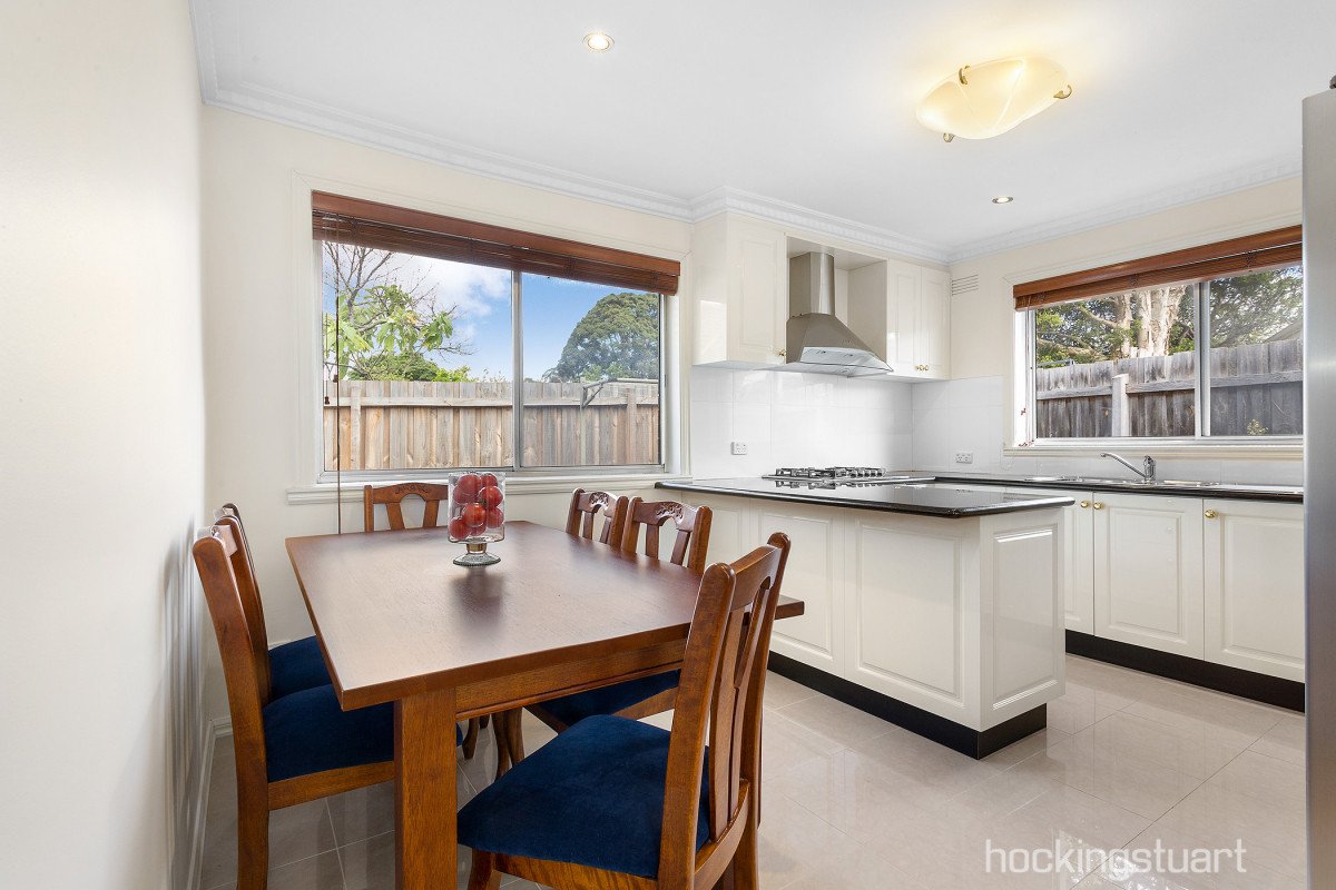 2/5 Travellyn Court, Blackburn South image 4