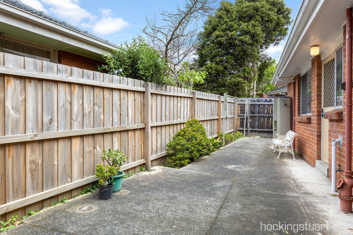 2/5 Travellyn Court, Blackburn South image 8