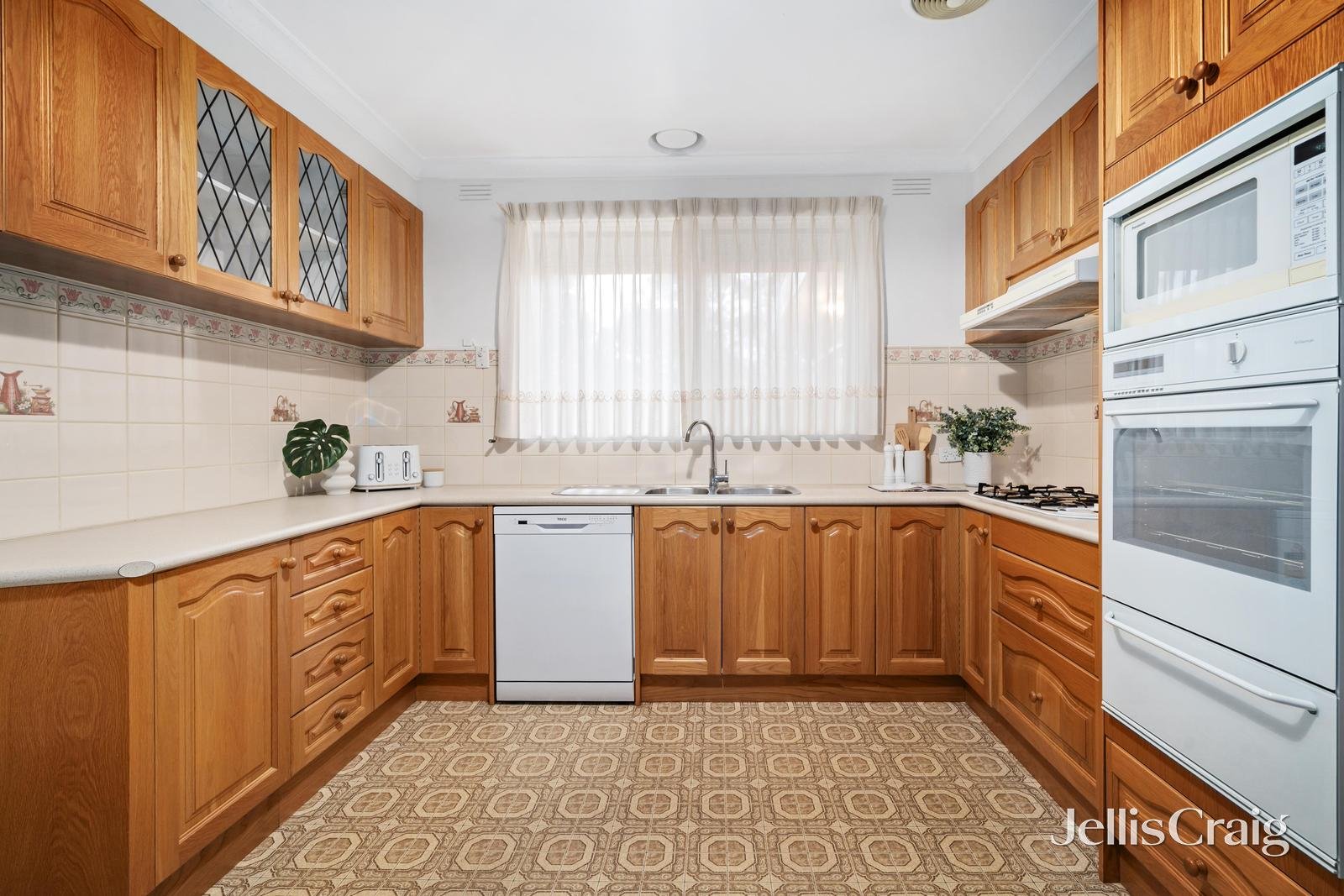 25 Venice Avenue, Mitcham image 4