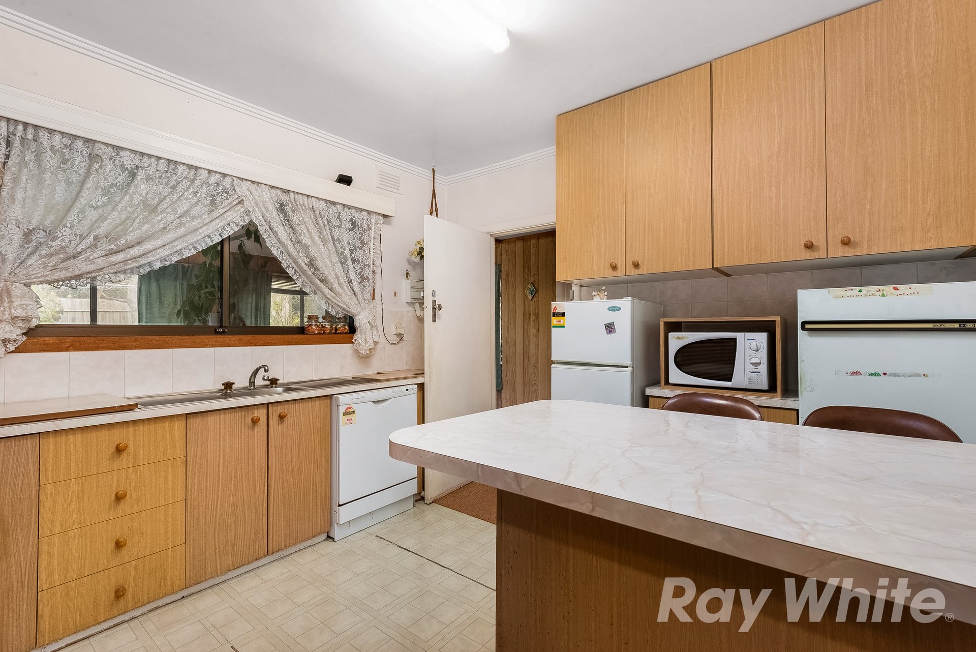 25 Walter Street, Glen Waverley image 2
