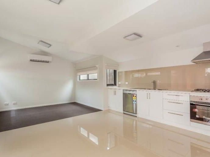 2/5 Wheeler Place, Geelong image 2