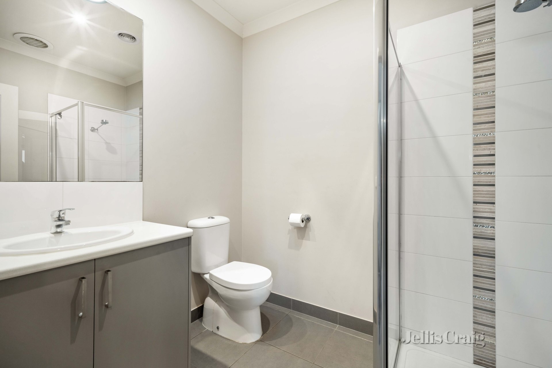 2/5 Whitehorse Road, Mount Clear image 7