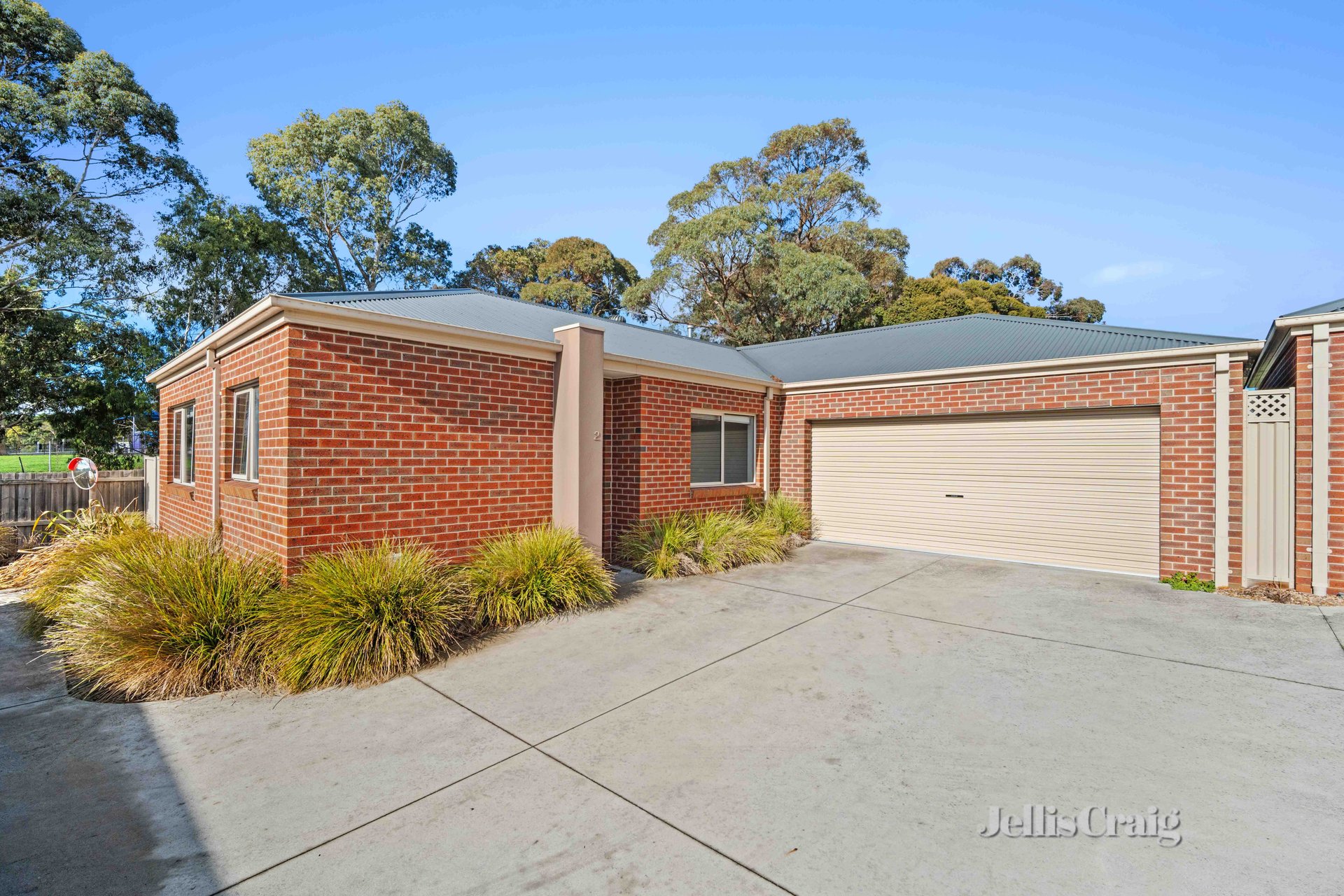 2/5 Whitehorse Road, Mount Clear image 1