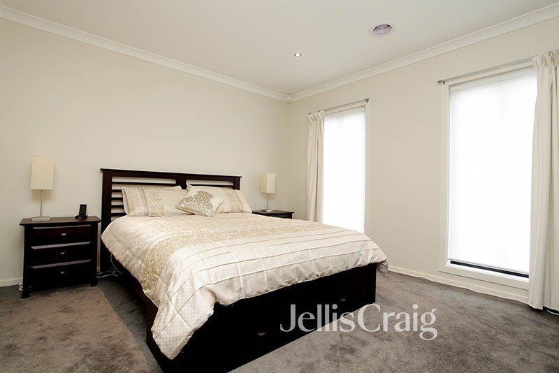 25 Wylie Way, Point Cook image 5