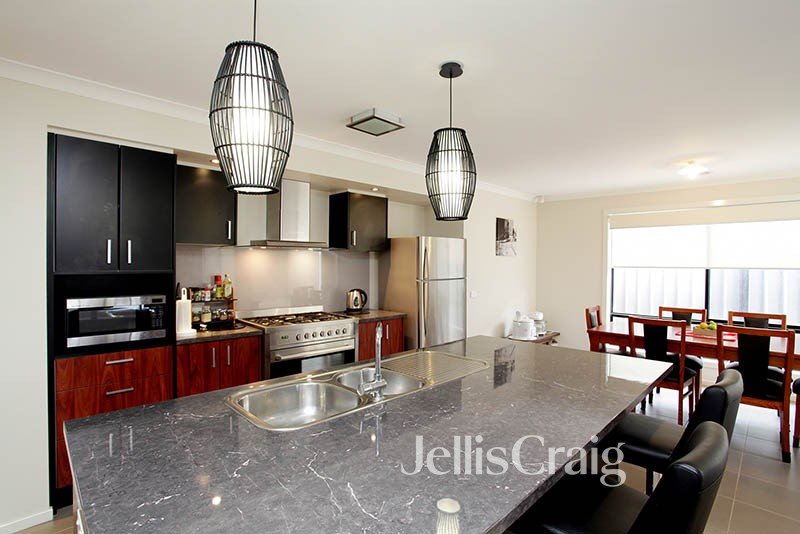 25 Wylie Way, Point Cook image 3