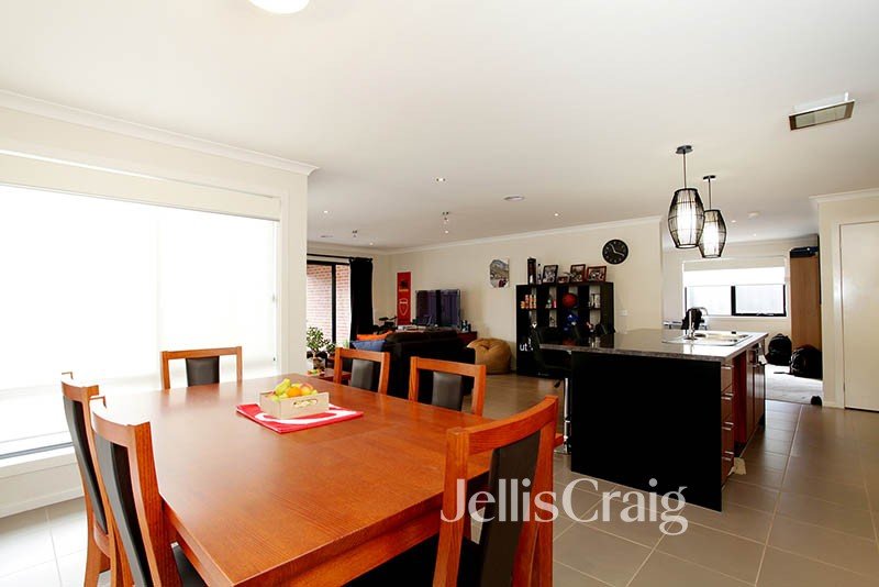25 Wylie Way, Point Cook image 4