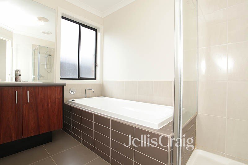 25 Wylie Way, Point Cook image 7