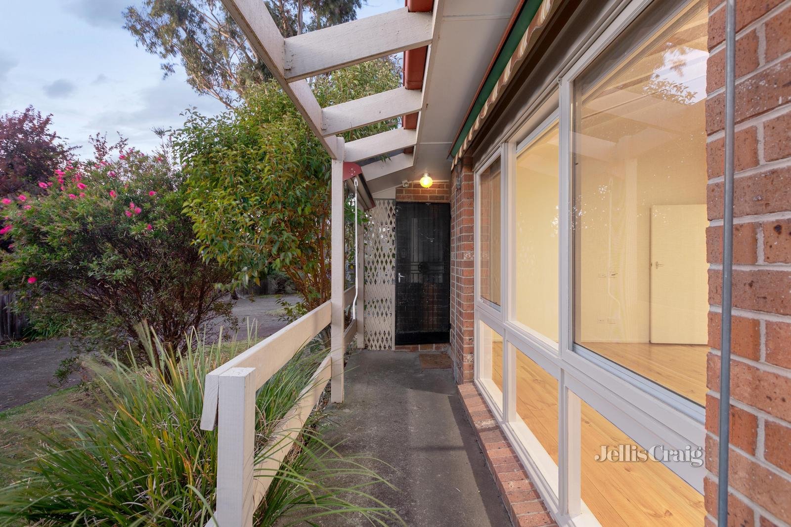 2/50 Warwick Road, Greensborough image 2