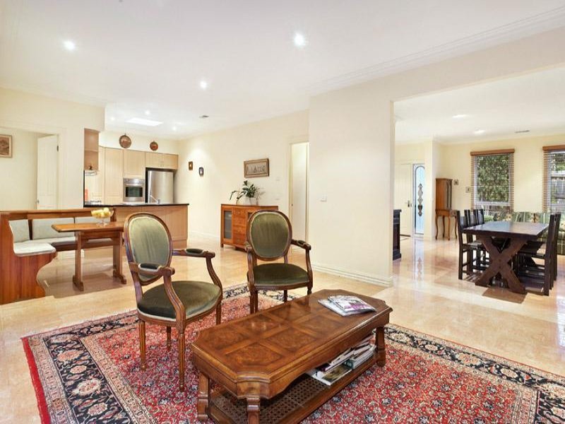 2/50 Yerrin Street, Balwyn image 2