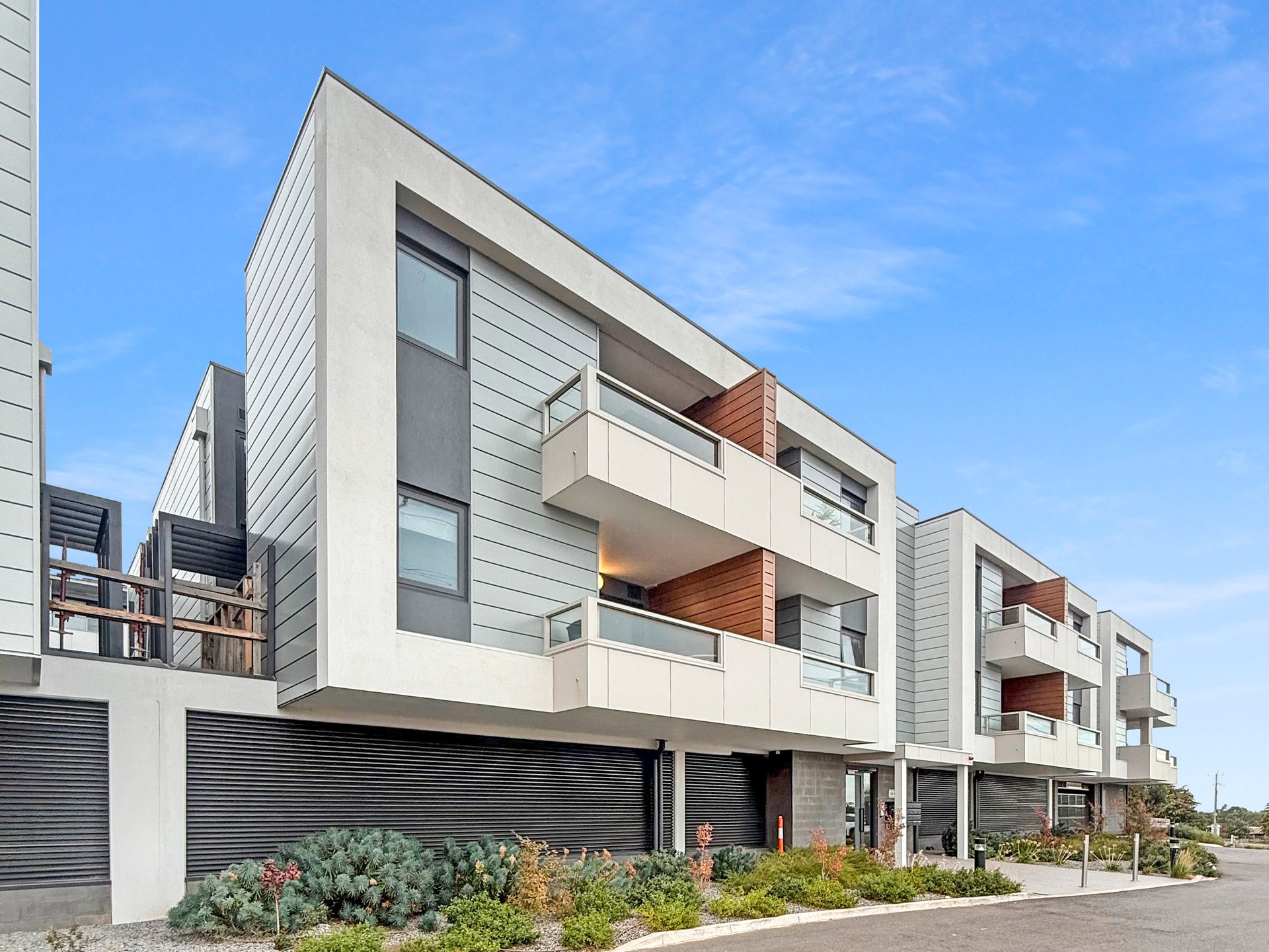 2501/104 Colac Road, Highton image 1