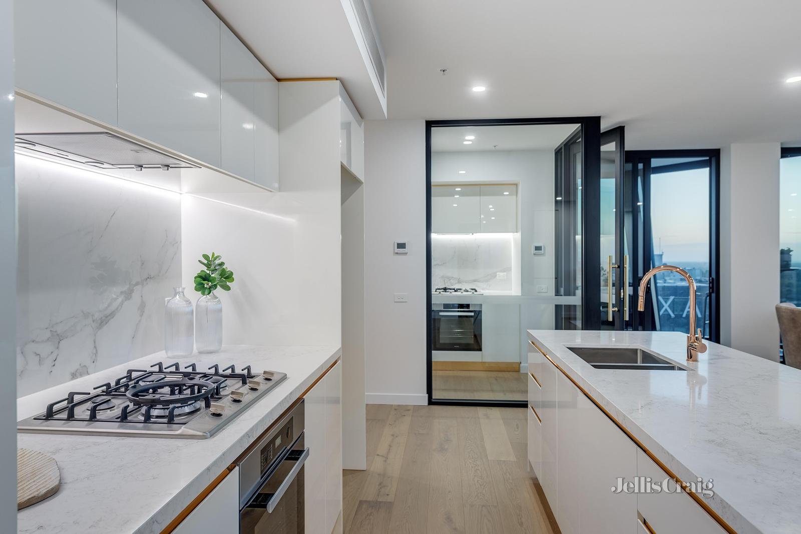 2501C,3403,3102,3101/845 Whitehorse Road, Box Hill image 4