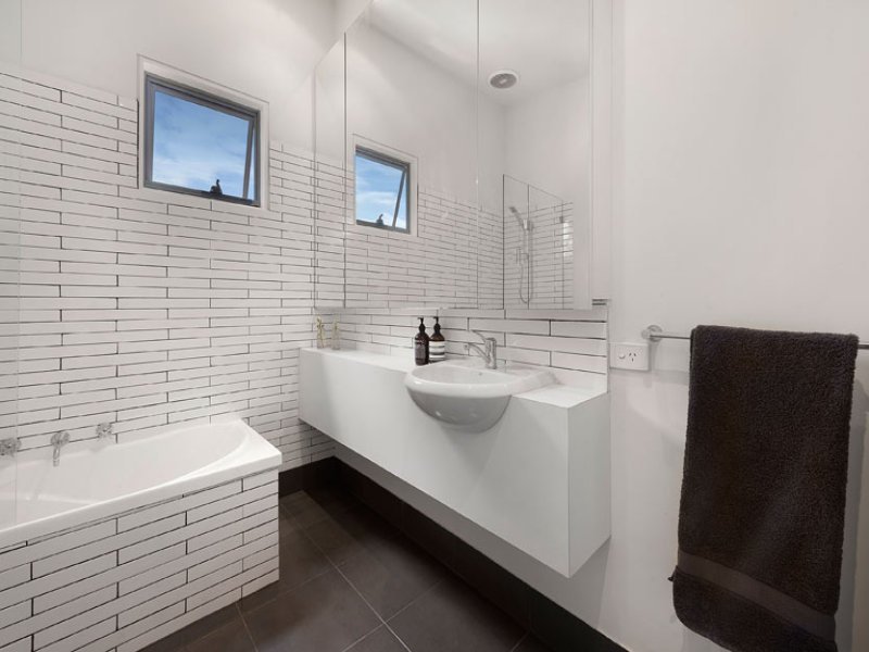 2/509 St Kilda Street, Elwood image 8