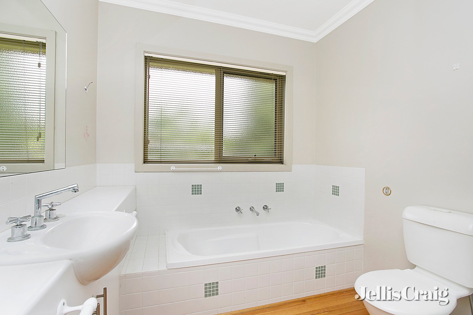 2/51 Anslow Street, Woodend image 7