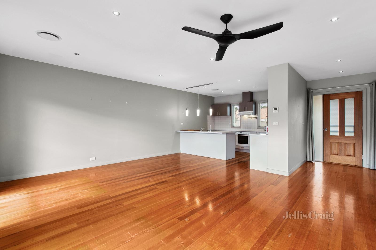 2/51 Anslow Street, Woodend image 3
