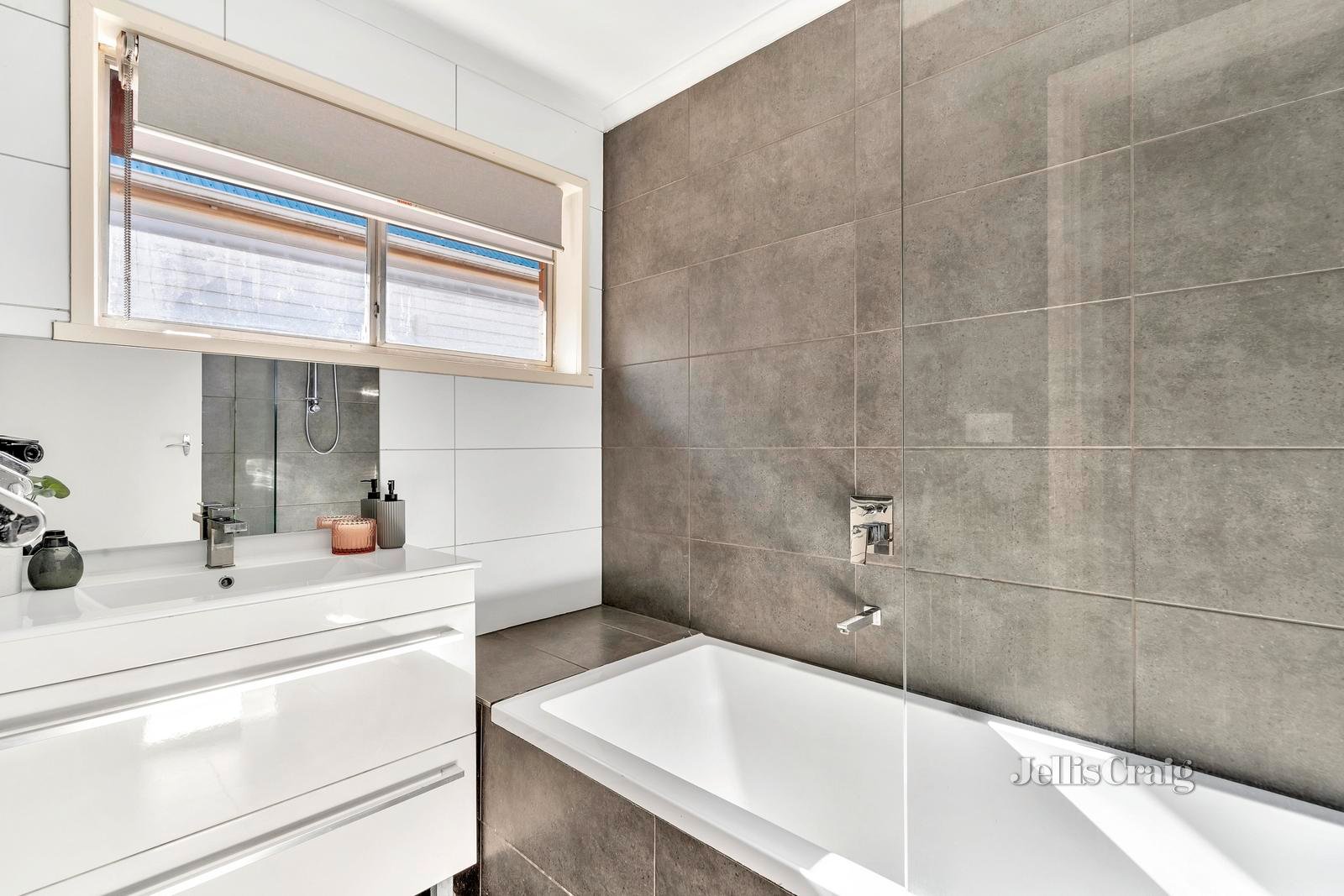 2/51 Bell Street, Coburg image 5
