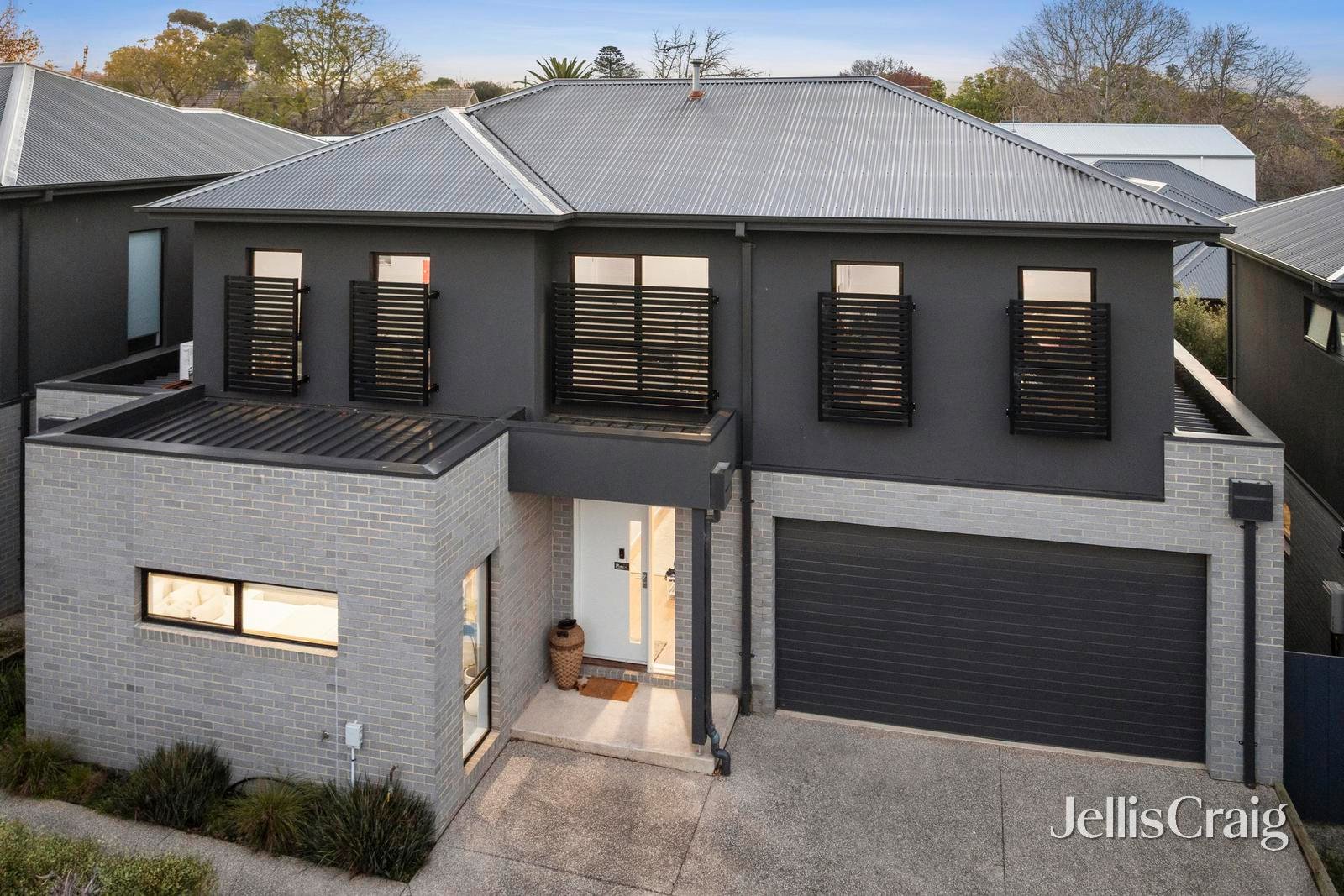 2/51 Bostock Avenue, Manifold&nbsp;Heights image 1