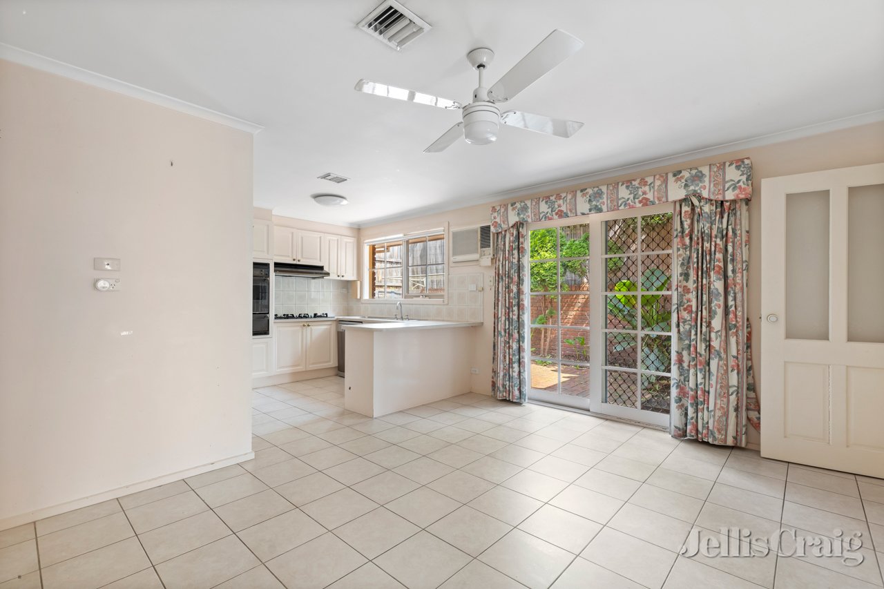 2/51 Lower Plenty Road, Rosanna image 3