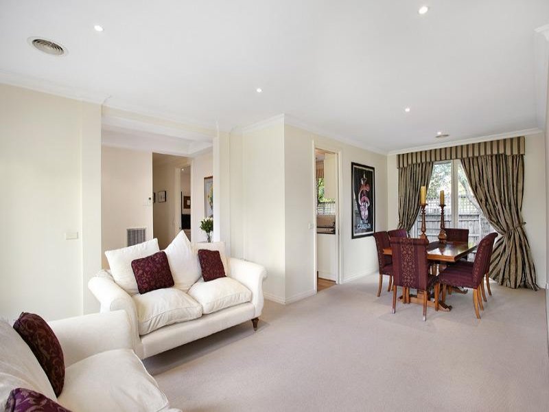 2/51 Wandsworth Road, Surrey Hills image 3