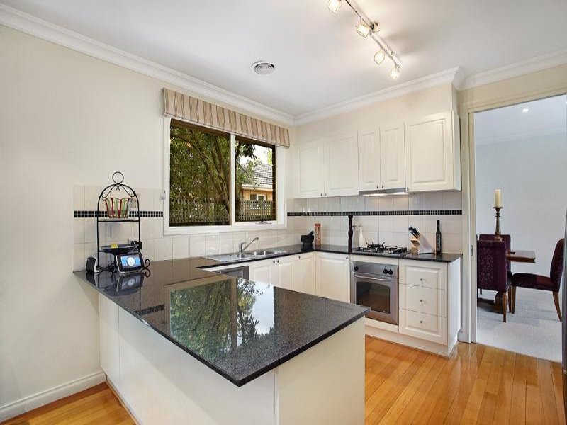 2/51 Wandsworth Road, Surrey Hills image 5