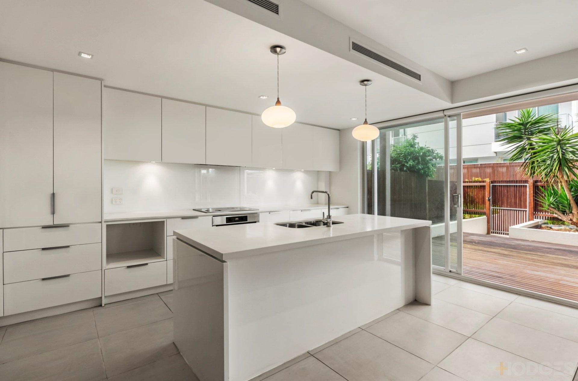 25 / 15 Beach Road Hampton