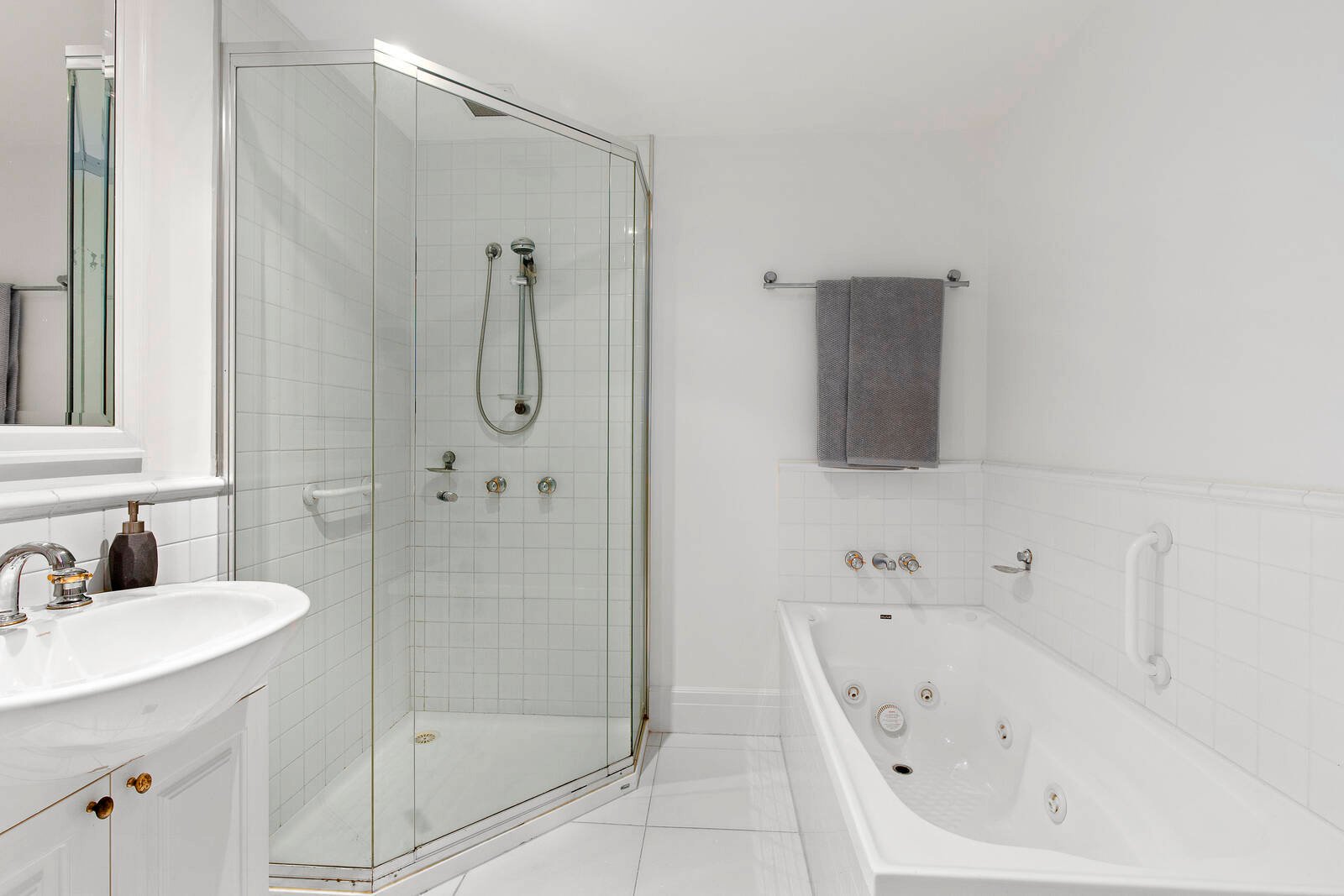 Property Gallery Thumbnail 9