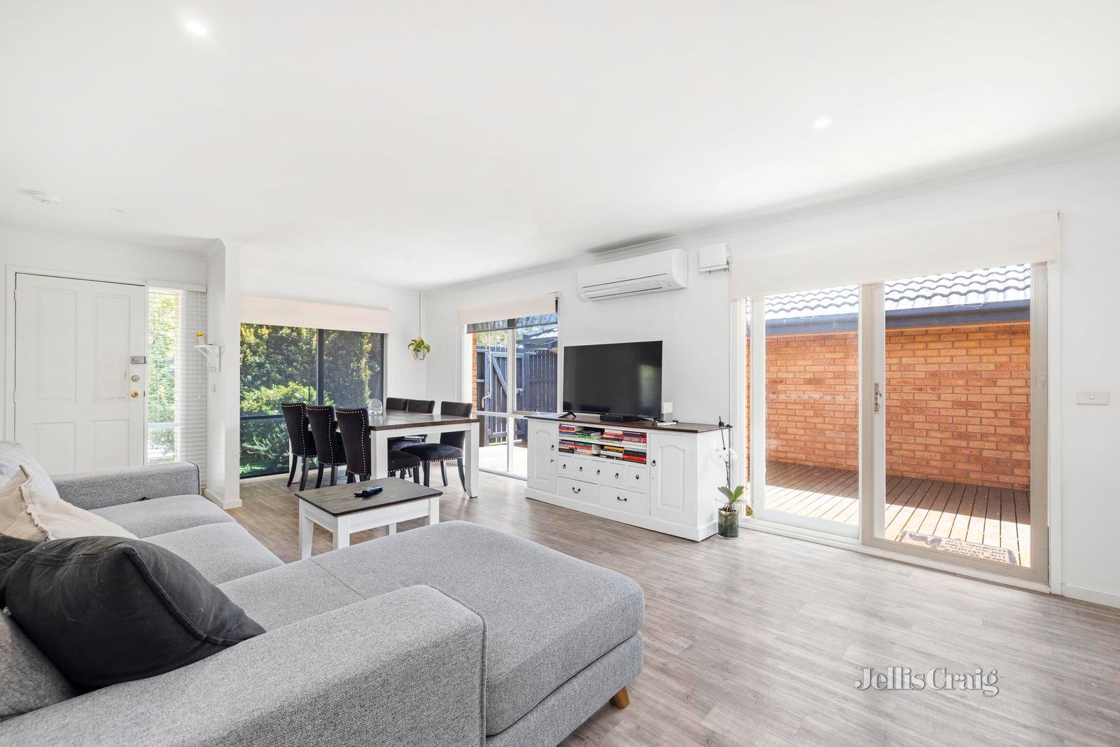 2/52 Alameda Avenue, Mornington image 3