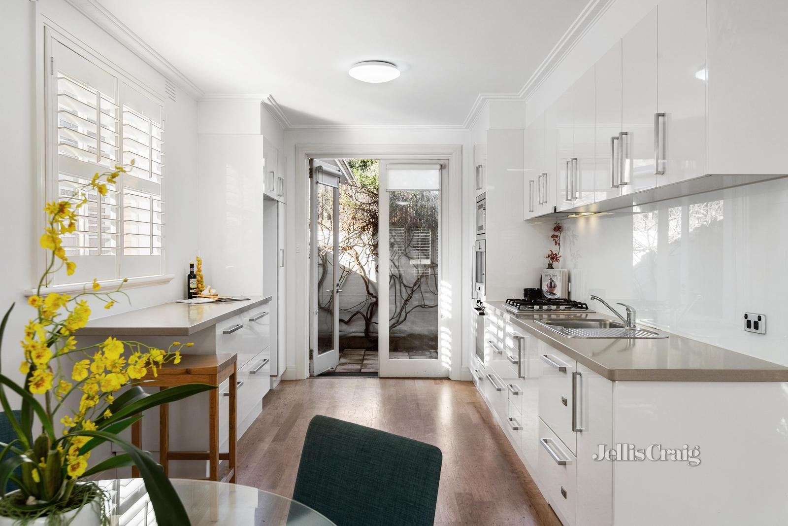 2/52 Barton Street, Surrey Hills image 3