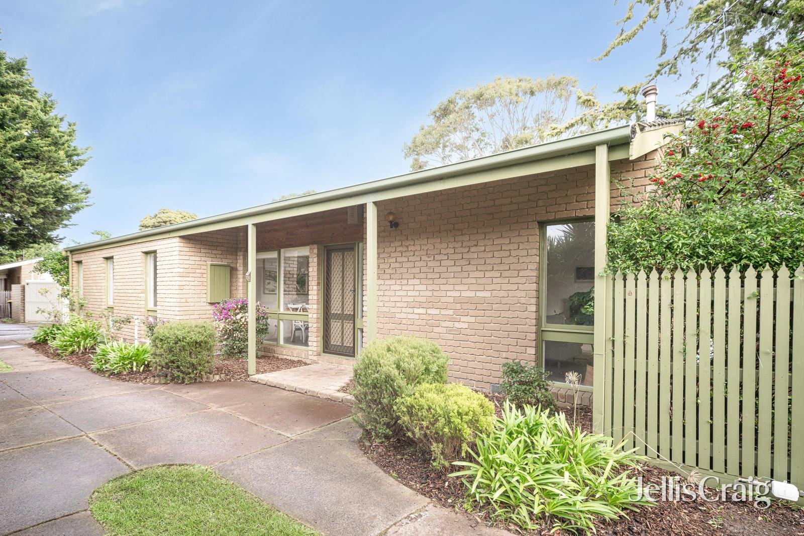 2/52 Golden Avenue, Bonbeach image 1