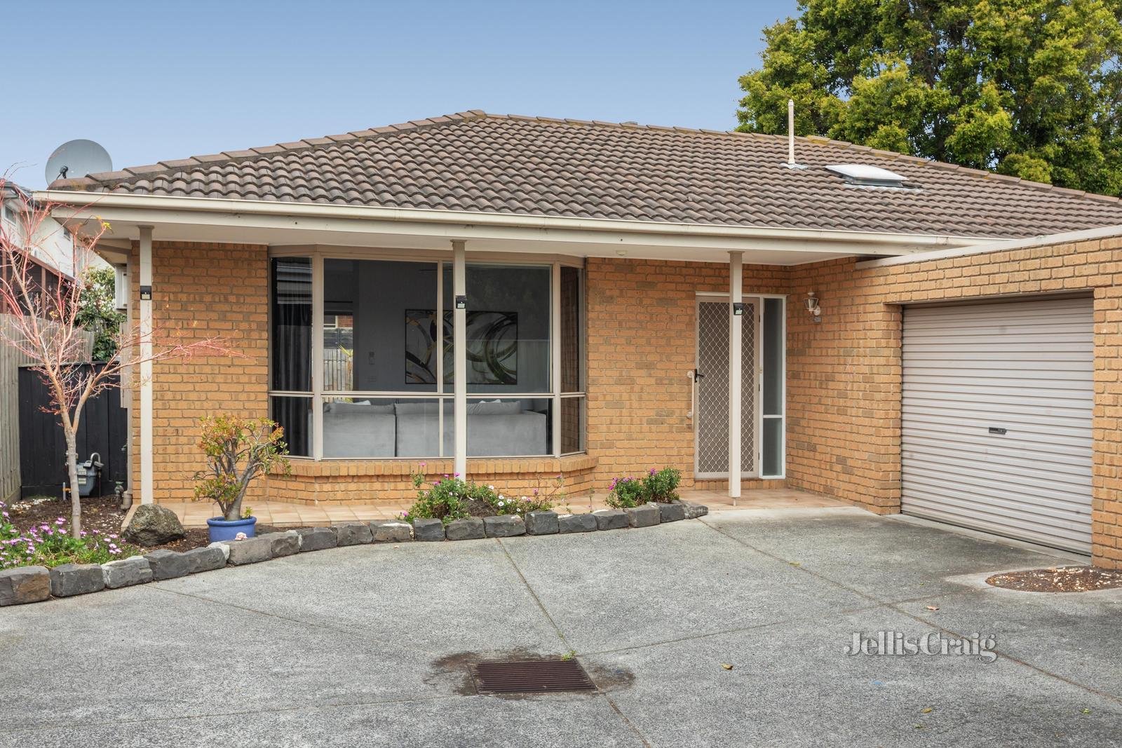 2/52 Tudor Street, Bentleigh East image 1