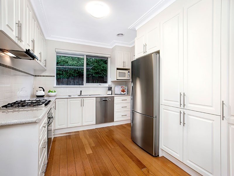 2/52 Windsor Crescent, Surrey Hills image 4