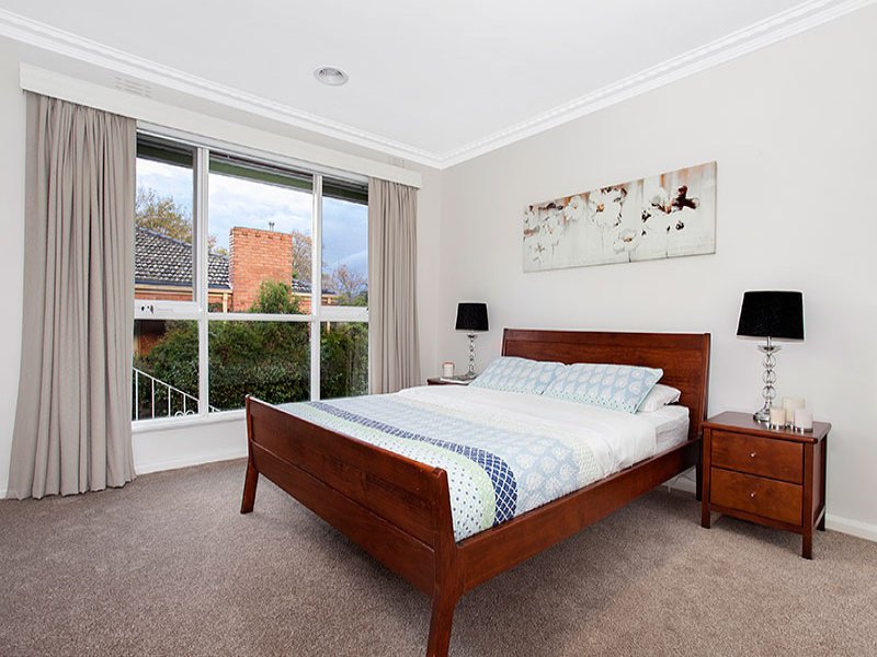 2/52 Windsor Crescent, Surrey Hills image 5