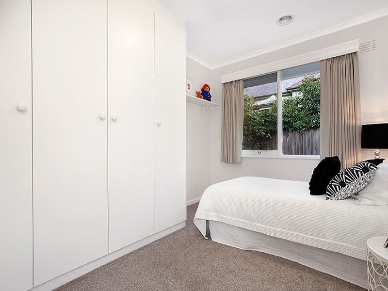 2/52 Windsor Crescent, Surrey Hills image 6
