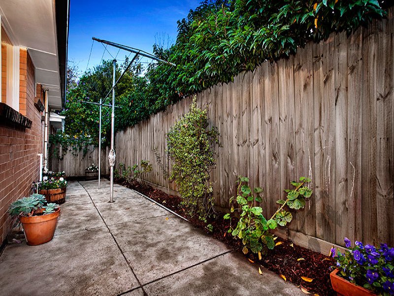 2/52 Windsor Crescent, Surrey Hills image 8