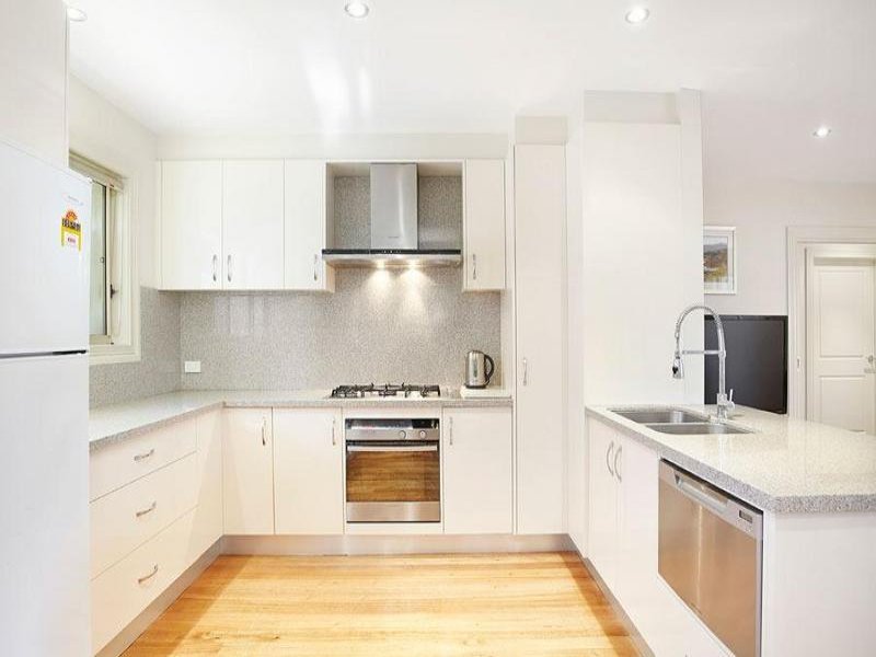 2/52 Winfield Road, Balwyn North image 3