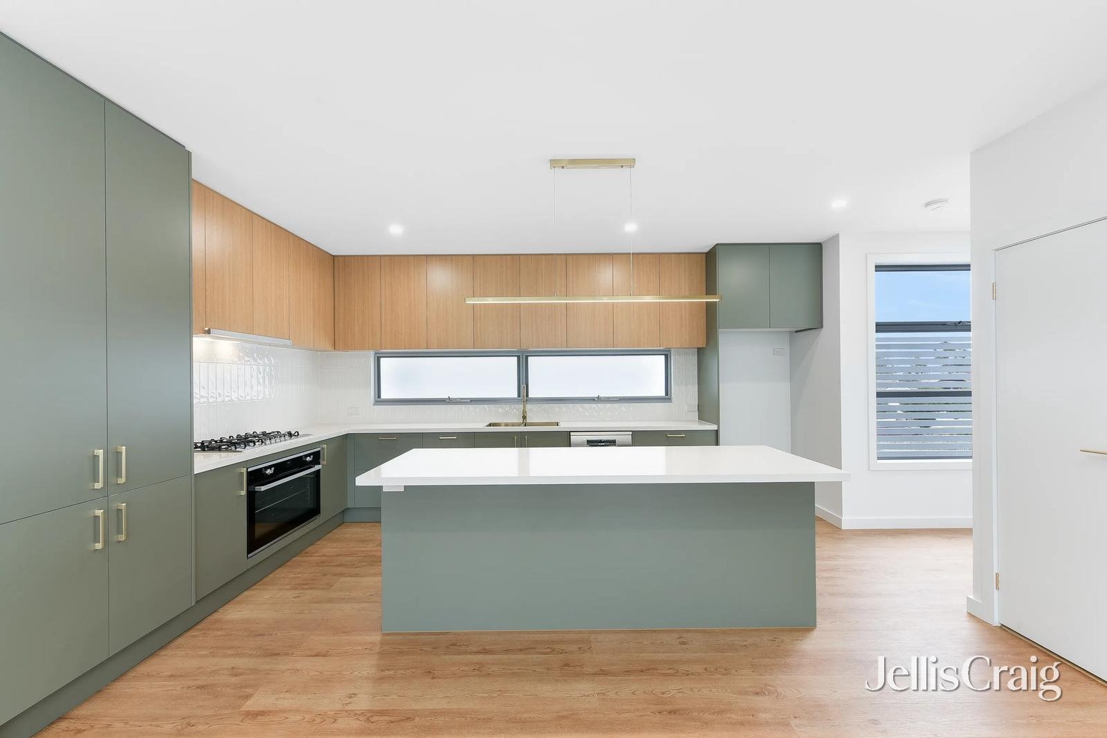 2/53 Cleeland Street, Dandenong image 3