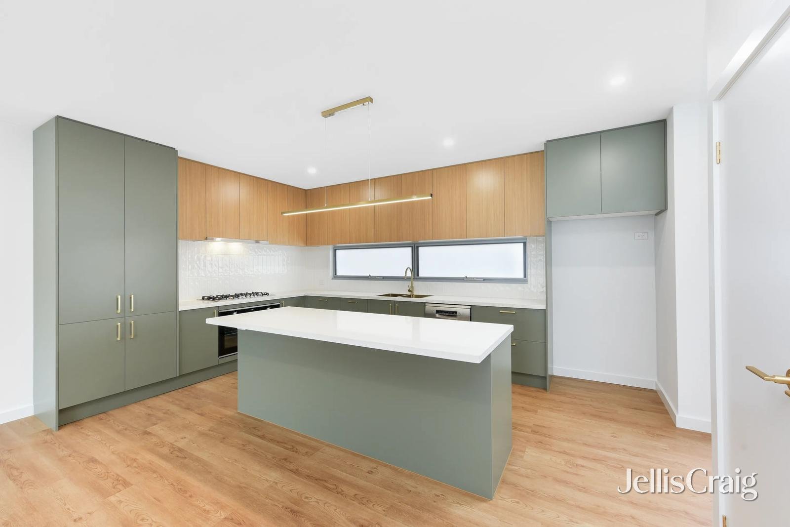 2/53 Cleeland Street, Dandenong image 4